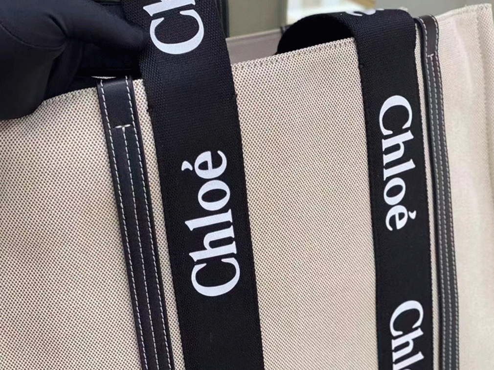 top quality knockoff Ch10e medium woody tote bag in canvas with black leather strips