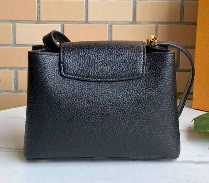 L0vis Vvtt0n Capucines Mini Chain Bag In Black