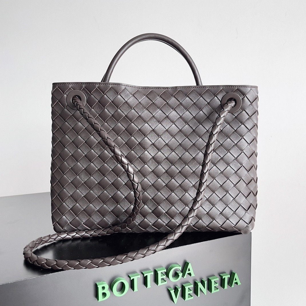 Fake B0tt*ga Ven*ta Large Andiamo Bag Fondant