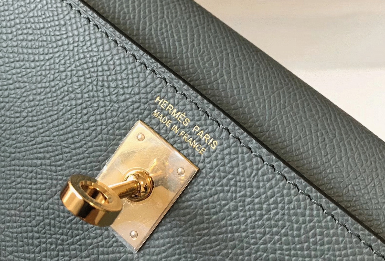 H**me5 Kelly Mini II Bag Fake in Vert Amand