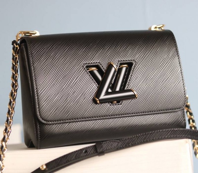 L0vis Vvtt0n Epi Leather Twist MM Bag In Black
