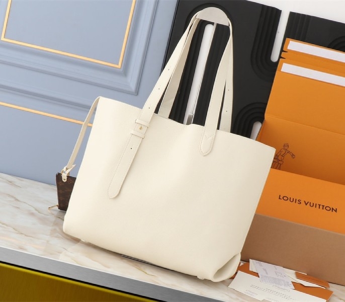 L0vis Vvtt0n Low Key Cabas MM Bag In Quartz White
