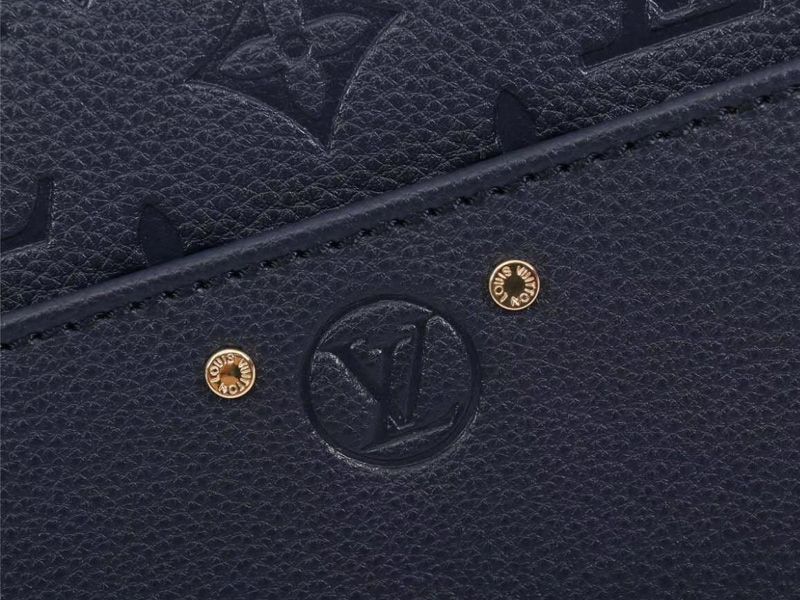 L0vis Vvtt0n Monogram Empreinte Boite Chapeau Souple MM Bag In Navy Blue