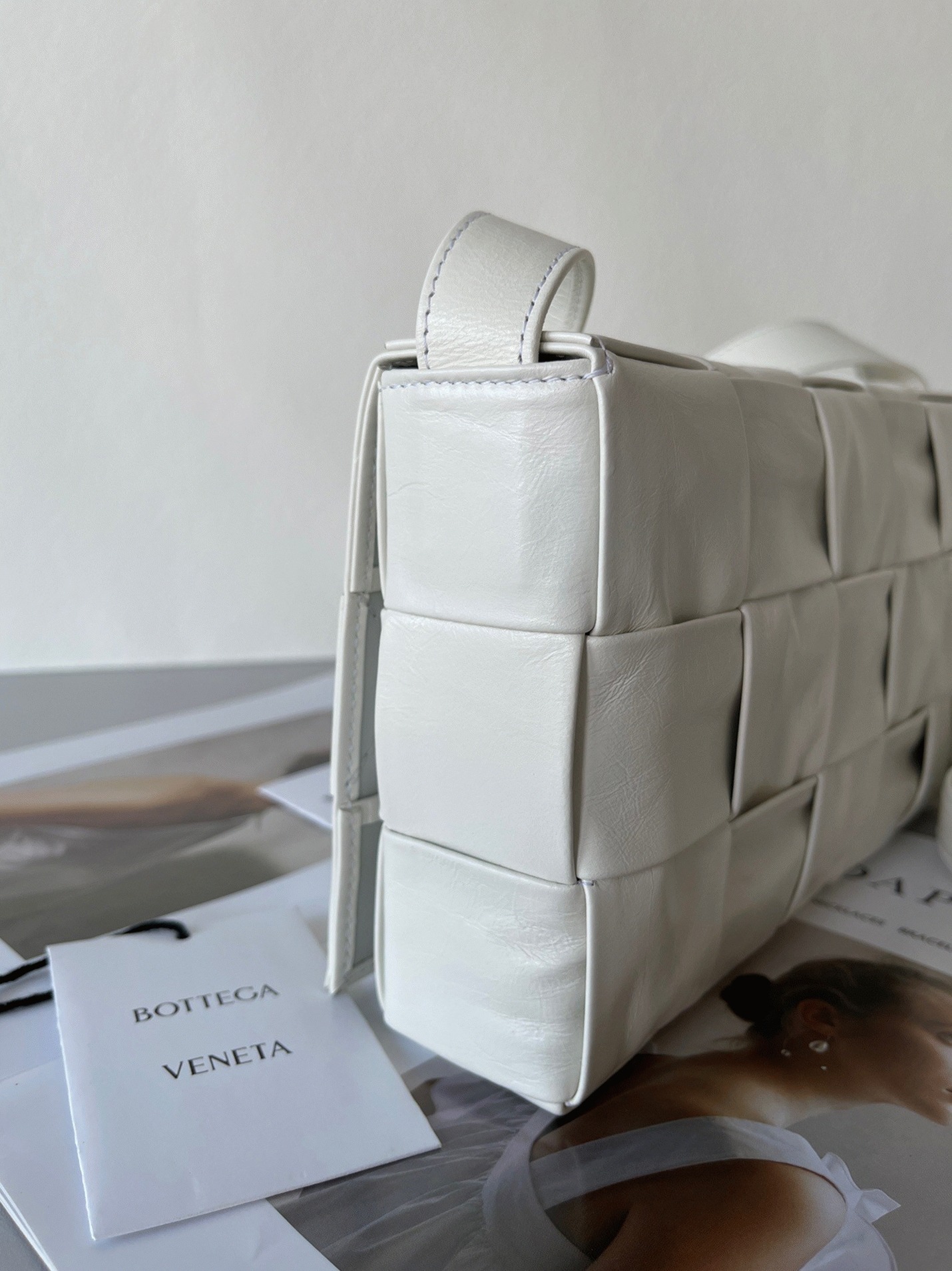Top Quality Replica B0tt*ga Ven*ta Cassette Bag In White