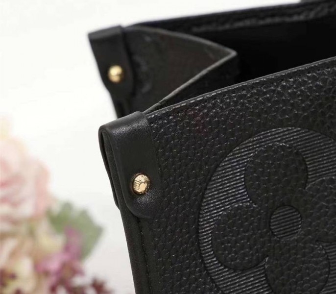 L0vis Vvtt0n Monogram Empreinte Giant Onthego GM Tote In Black