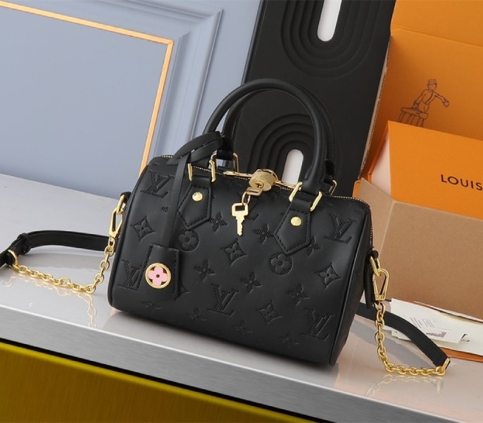 L0vis Vvtt0n Other Leathers Speedy Bandouliere 20 Handbag In Black