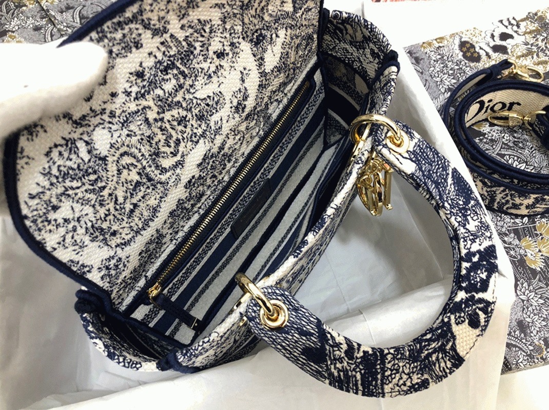 D10r Lady D-Lite Medium Bag Knockoff in Blue Toile de Jouy Embroidery