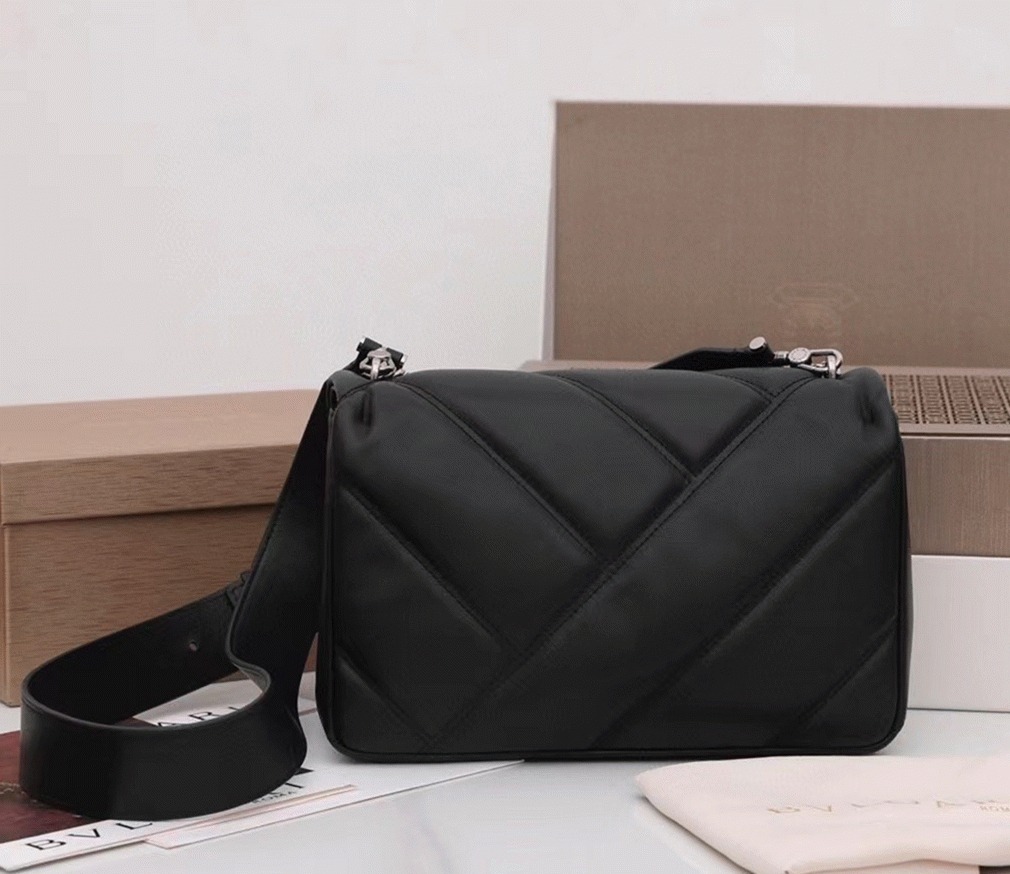 Knockoff Bv1g*ai Serpenti Cabochon Medium Bag Black Calfskin