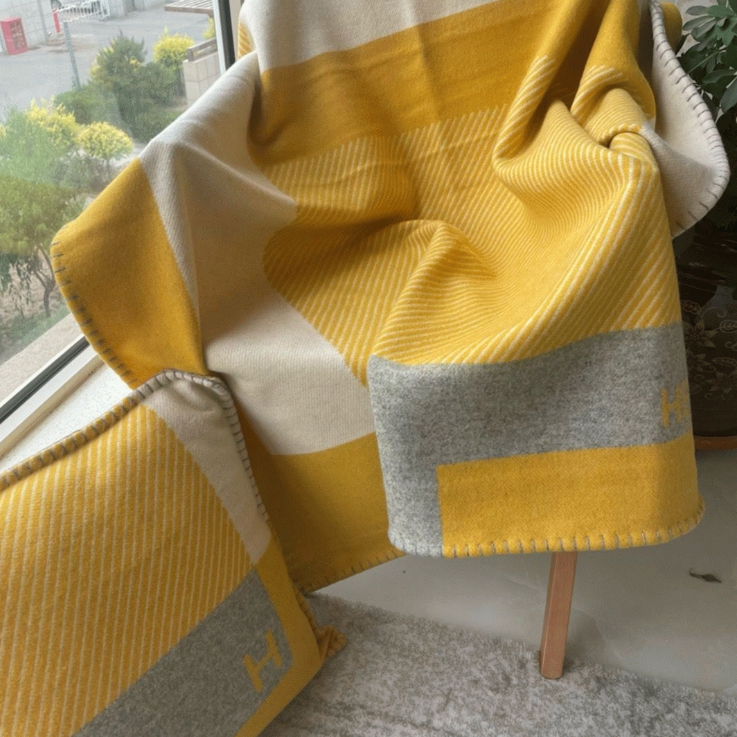 Replica H**me5 H Riviera blanket in yellow wool and cashmere