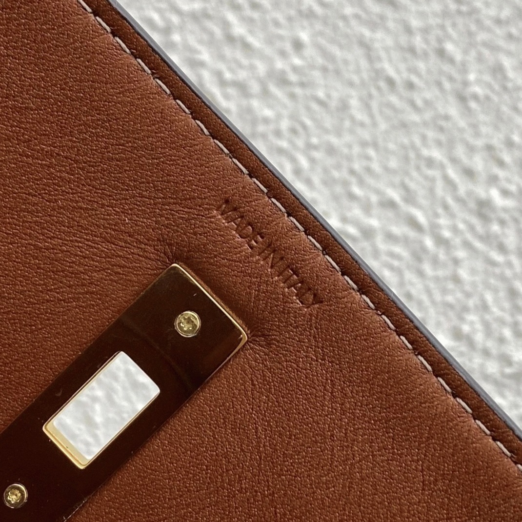 Brown Ce1i*e Bucket 16 Replica Bag