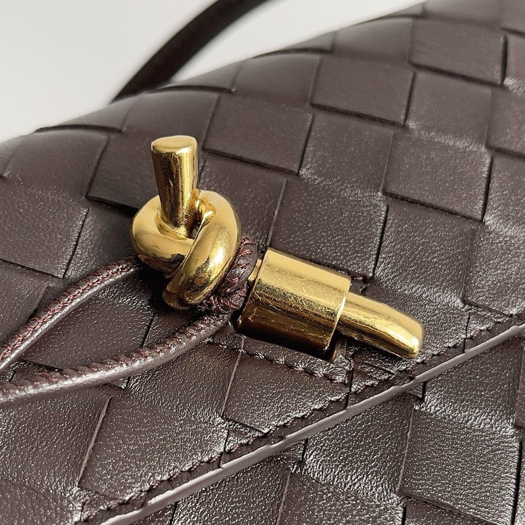 Fake B0tt*ga Ven*ta Mini Andiamo Cross-Body Bag Fondant