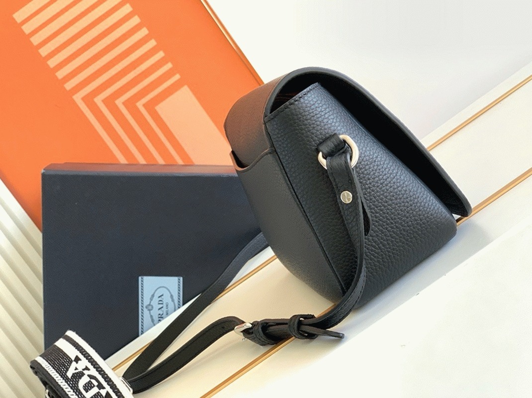 Pra*a Flap Shoulder Bag Knockoff in Black