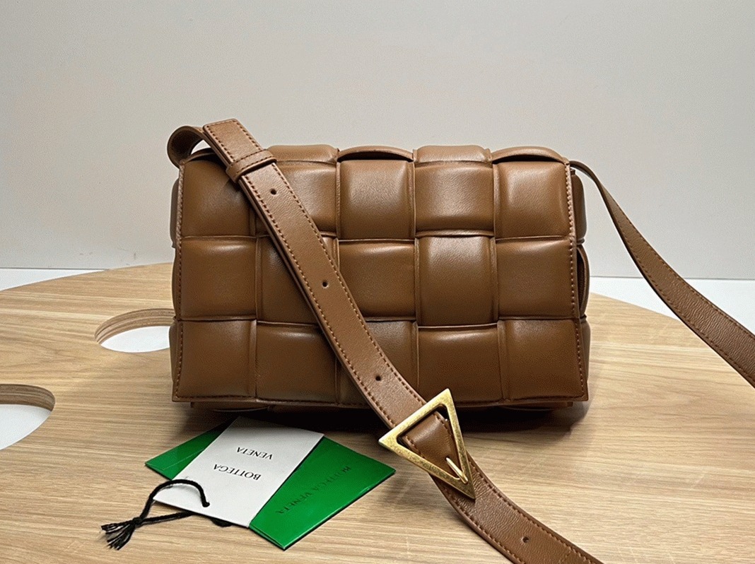 Top Quality Fake B0tt*ga Ven*ta Padded Cassette Bag In Caramel