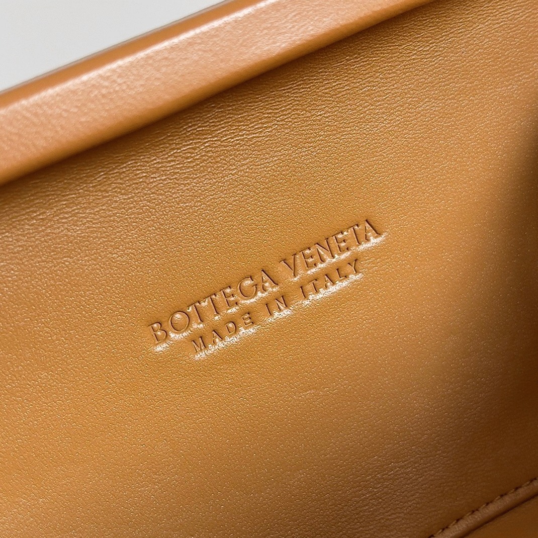 Replica B0tt*ga Ven*ta Knot Minaudiere On Strap Camel Intreccio Lambskin