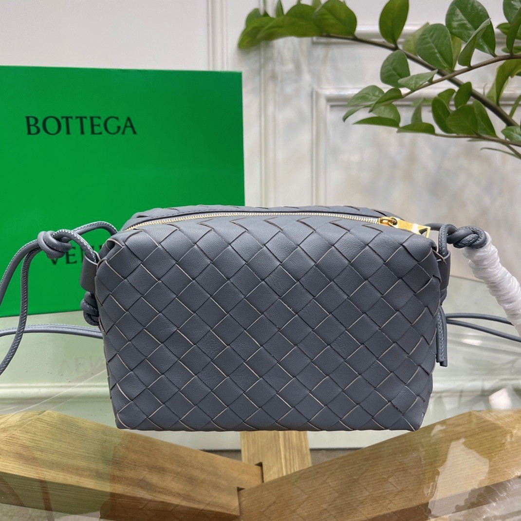 Fake B0tt*ga Ven*ta Loop Small Bag Grey