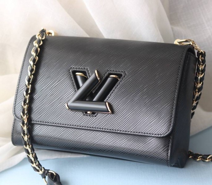 L0vis Vvtt0n Epi Leather Twist MM Bag In Black