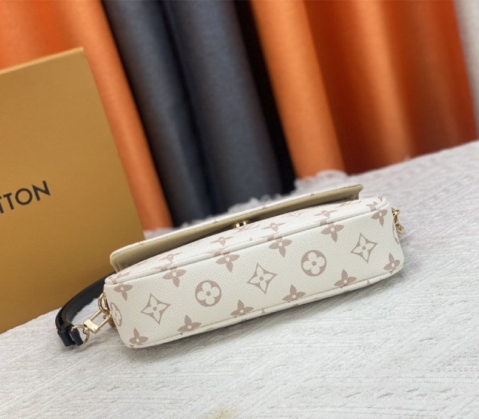 L0vis Vvtt0n Monogram Dune Canvas Ivy Wallet With Chain And Strap