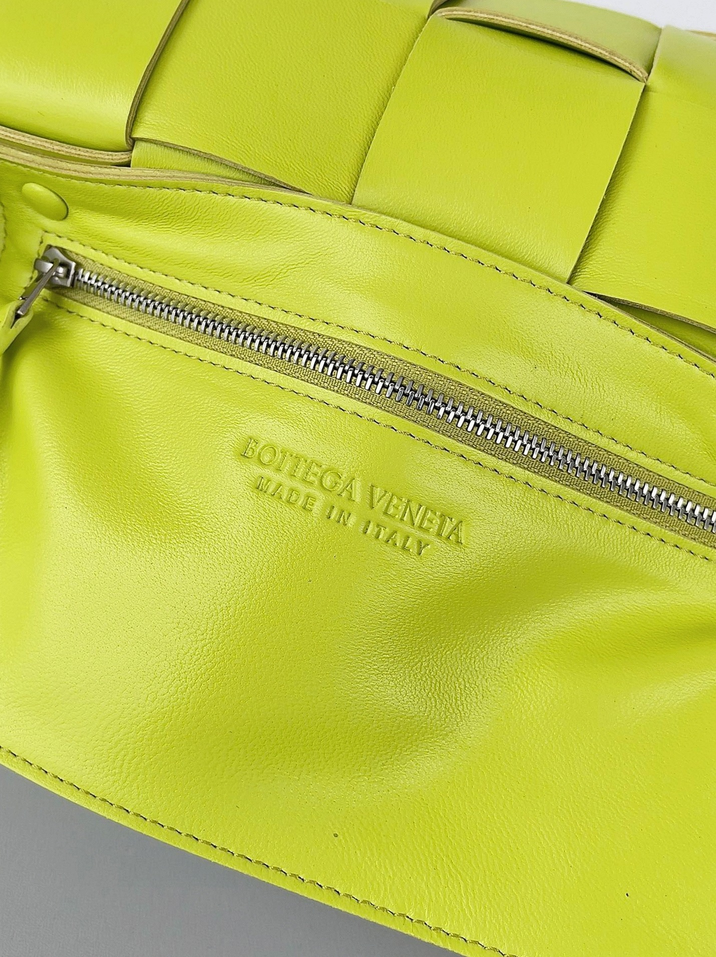 Top Quality Replica B0tt*ga Ven*ta Cassett Bag In Acid Kiwi