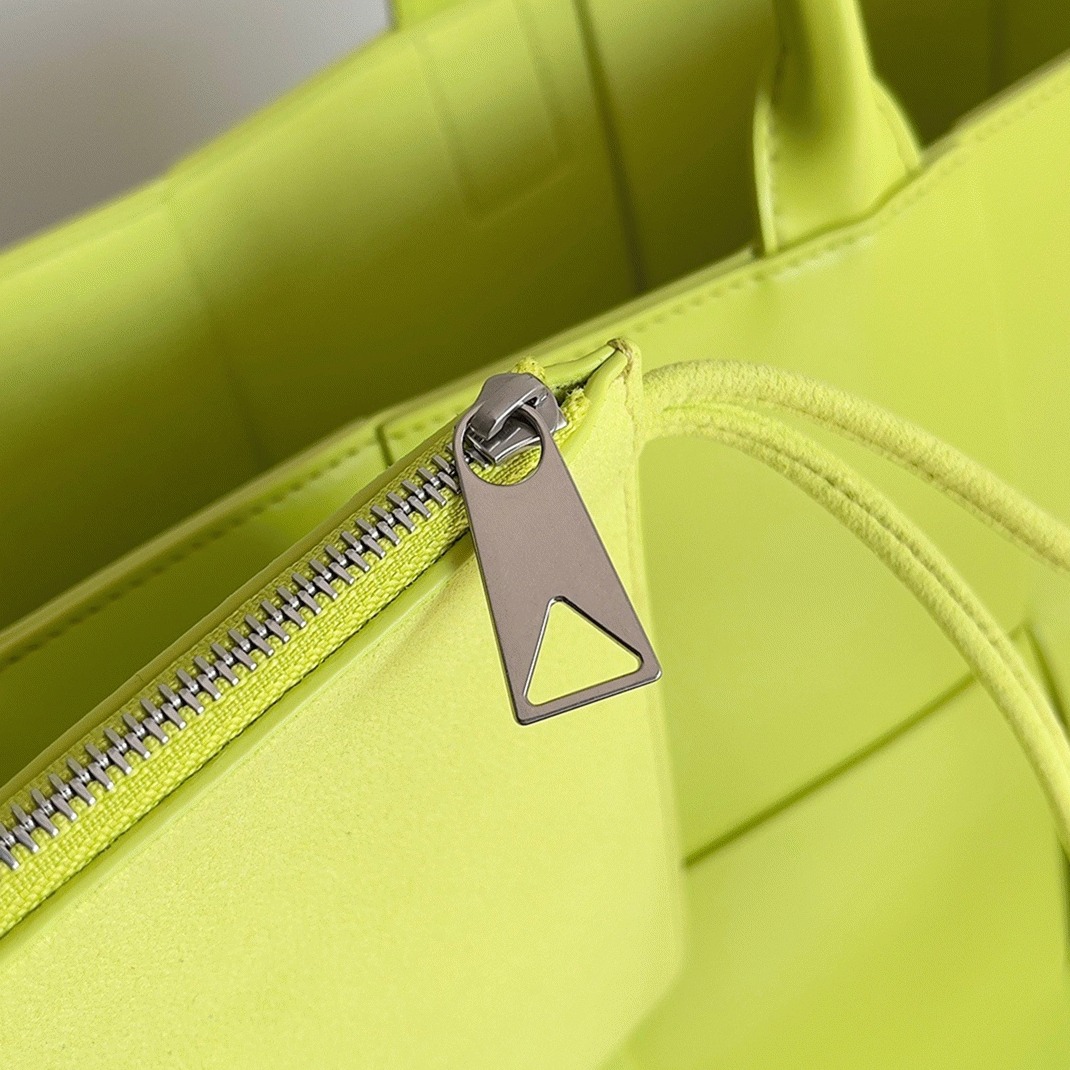 Replica B0tt*ga Ven*ta Large Arco Tote Bag Kiwi