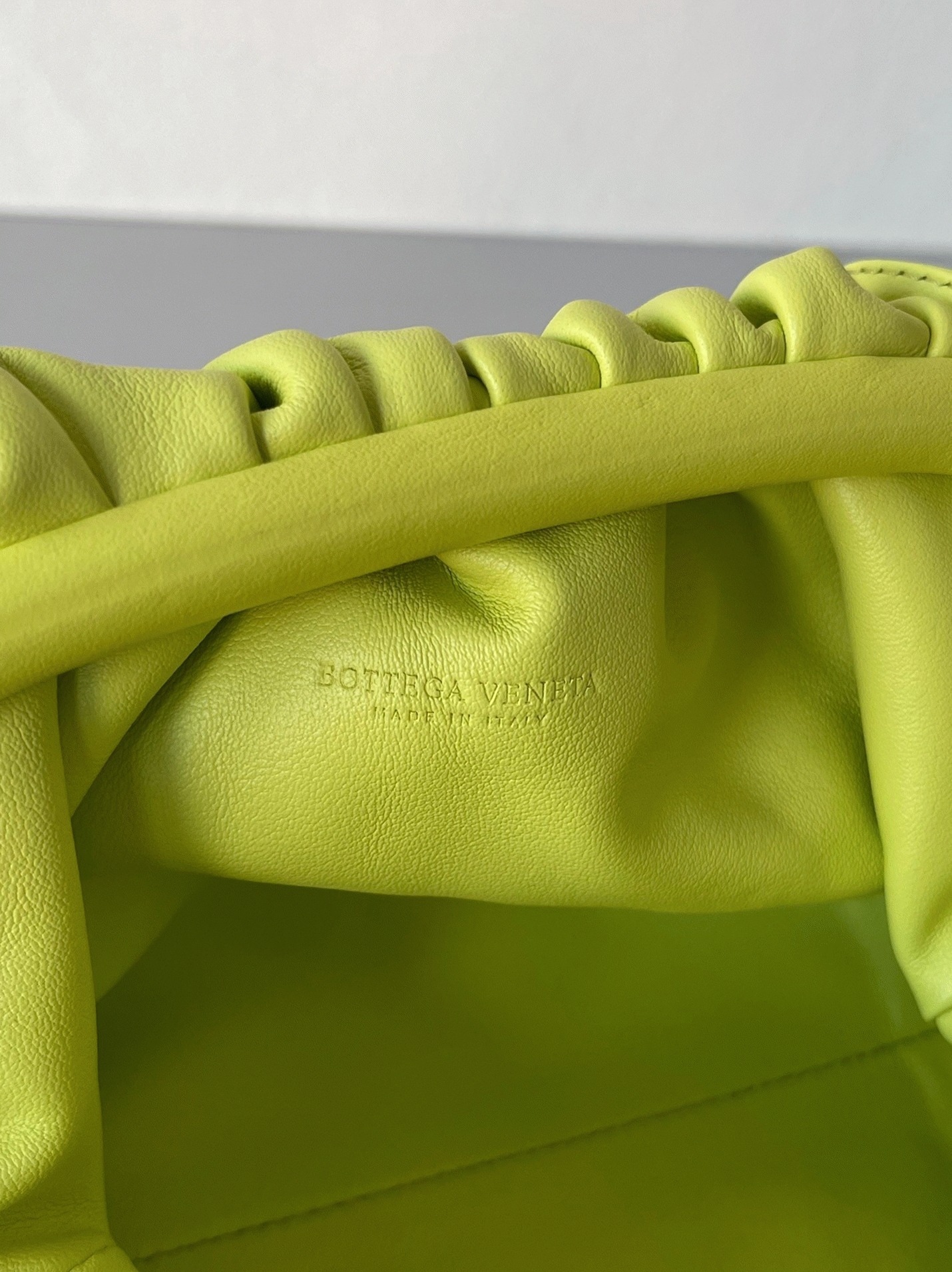Replica B0tt*ga Ven*ta Mini Pouch with Strap Kiwi