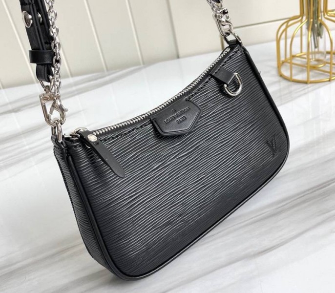 L0vis Vvtt0n Epi Leather Easy Pouch On Strap In Black