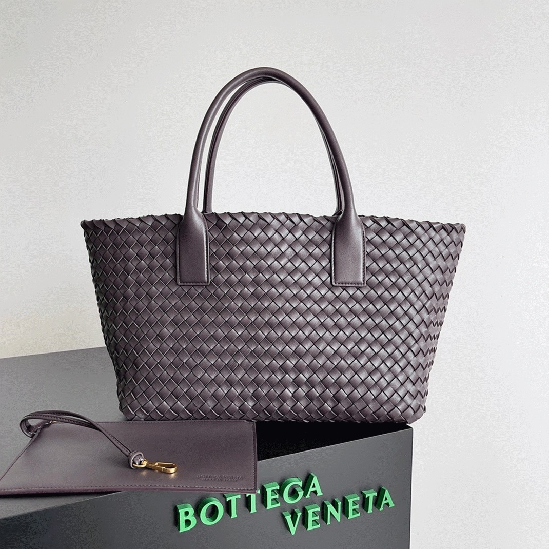 Top Quality Fake B0tt*ga Ven*ta Cabat Medium Bag In Fondant Intrecciato Lambskin