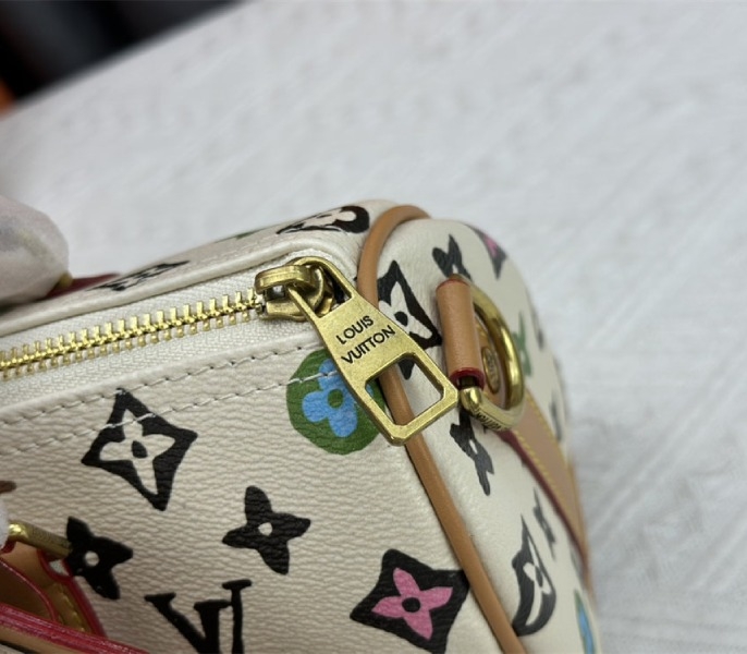 L0vis Vvtt0n Monogram Craggy Keepall Travel 25 Bag In Vanilla