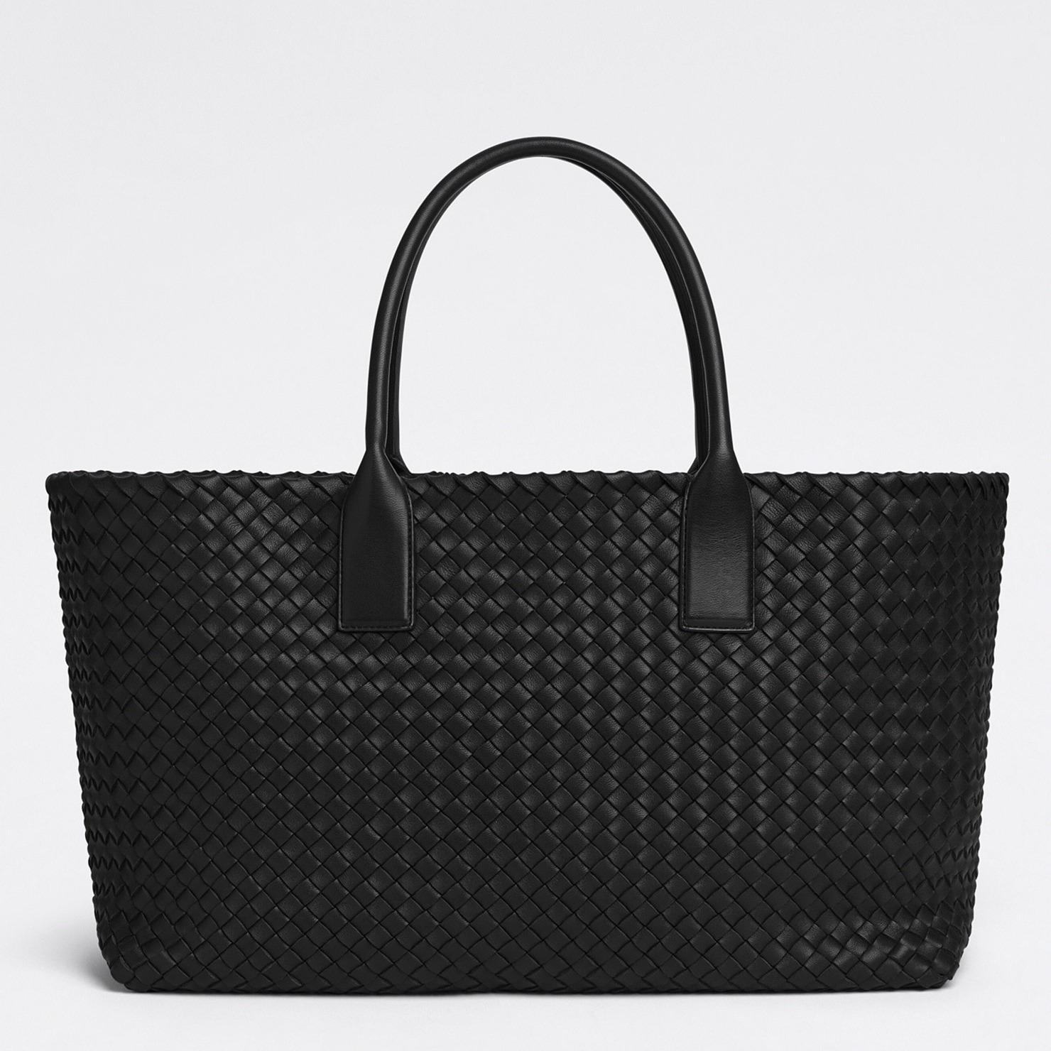 Top Quality Replica B0tt*ga Ven*ta Cabat Medium Bag In Black Intrecciato Lambskin