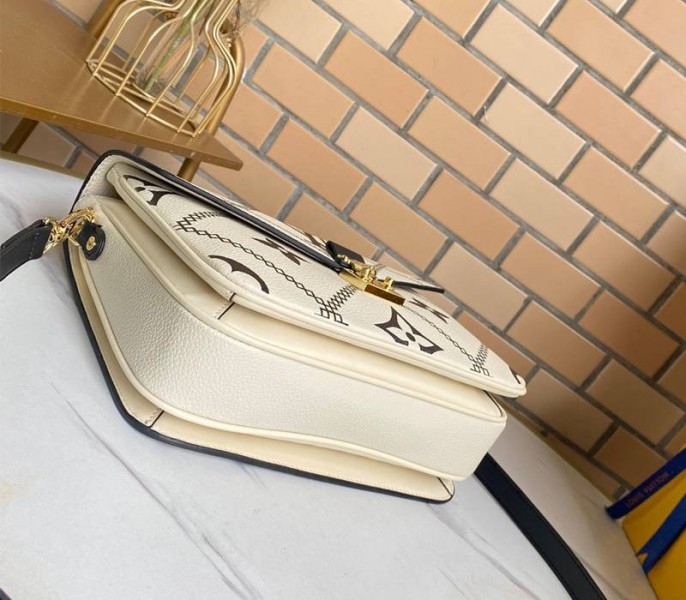 L0vis Vvtt0n Spring 2022 Monogram Empreinte Pochette Metis Handbag In Cream
