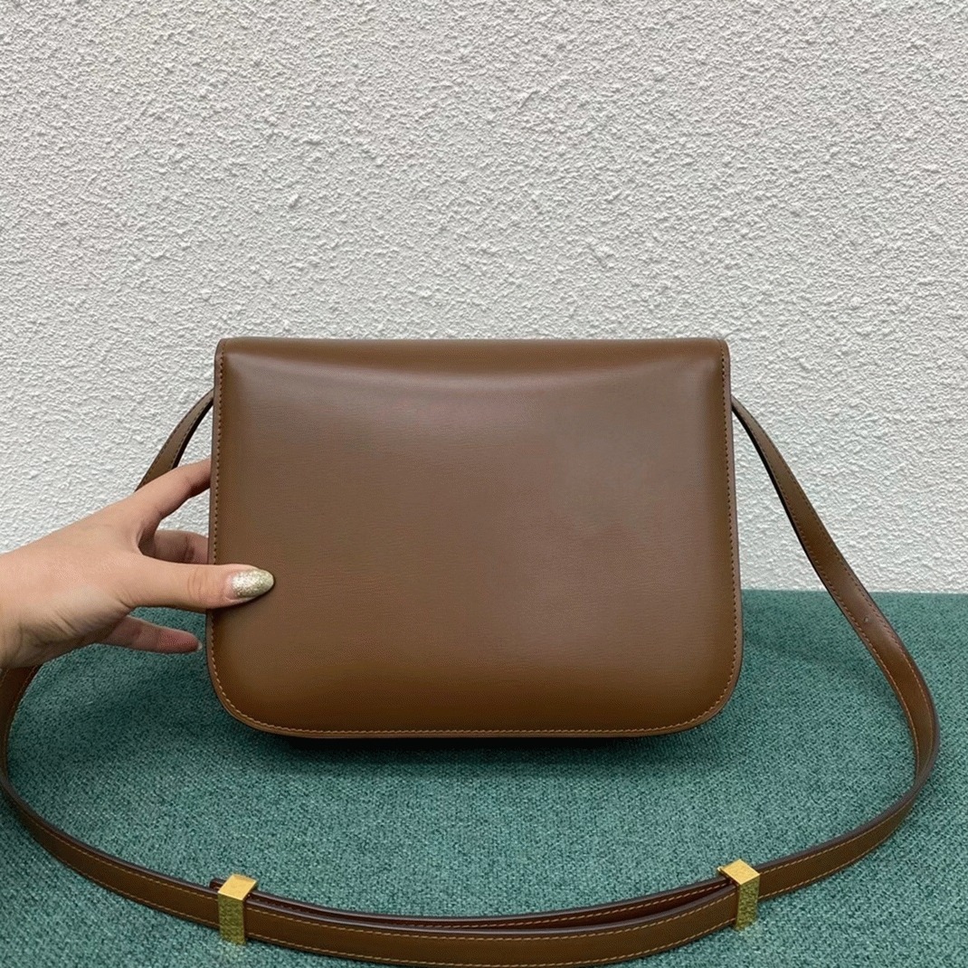 Top Quality Fake Ce1i*e Classic Box Medium Bag In Camel