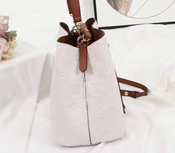 L0vis Vvtt0n Monogram Empreinte NeoNoe MM Bag In Cream