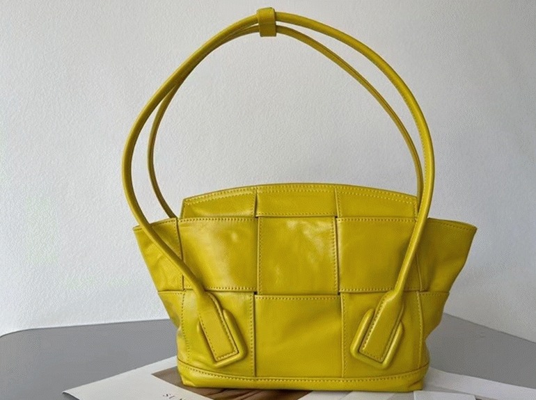 Top Quality Fake B0tt*ga Ven*ta Arco Small Bag In Yellow Intrecciato Leather