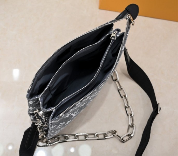 l0vis vvtt0n jacquard De*1m coussin pm bag in black