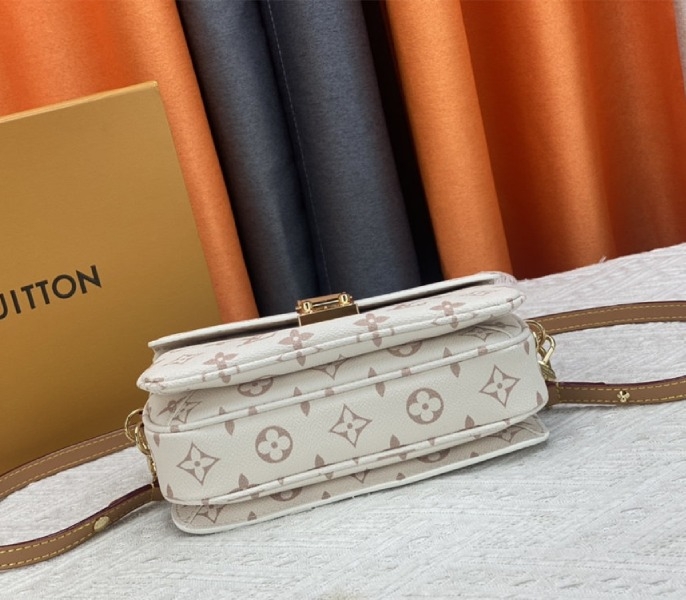 L0vis Vvtt0n Monogram Dune Canvas Metis East West Pochette