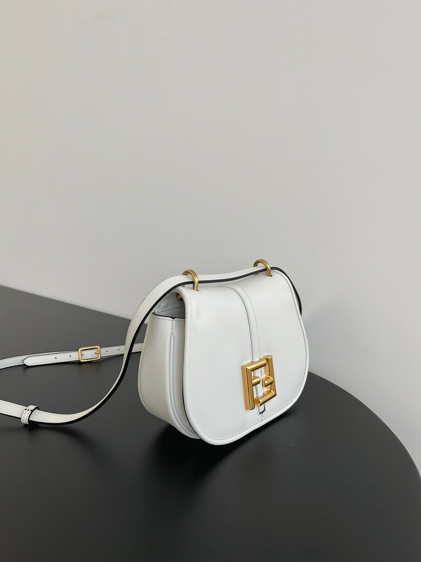 Top Quality Knockoff F**di C’mon Small Bag in White