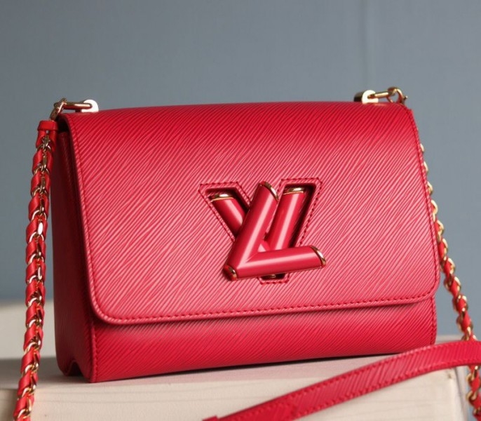 L0vis Vvtt0n Epi Leather Twist MM Bag In Red