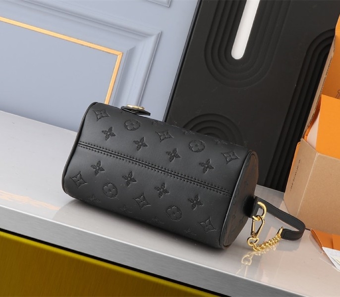 L0vis Vvtt0n Other Leathers Speedy Bandouliere 20 Handbag In Black