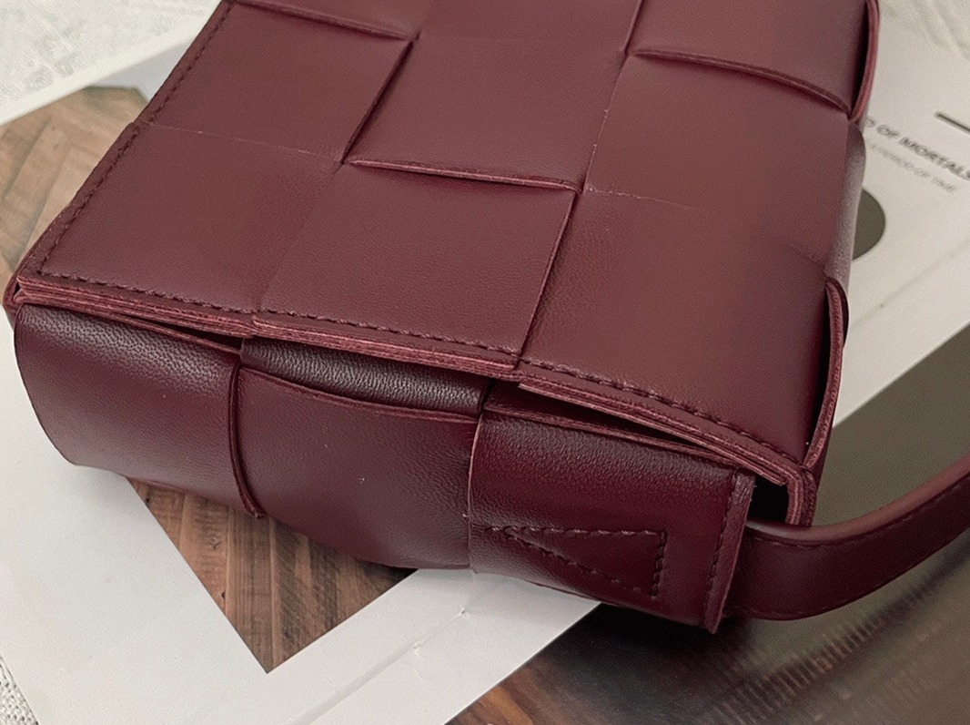 Top Quality Faux B0tt*ga Ven*ta Cassette Bag In Bordeaux