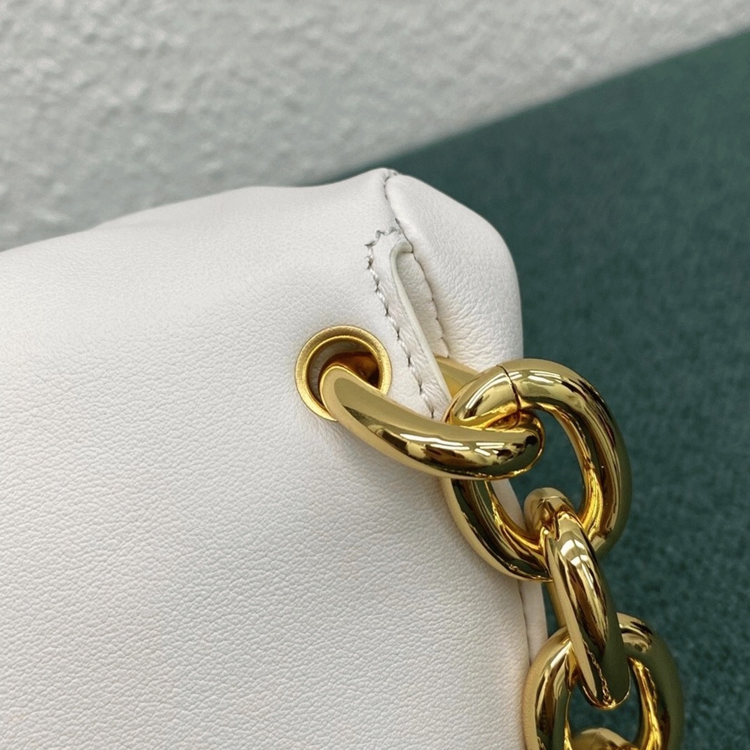 Fake B0tt*ga Ven*ta The Pouch Belt Bag White