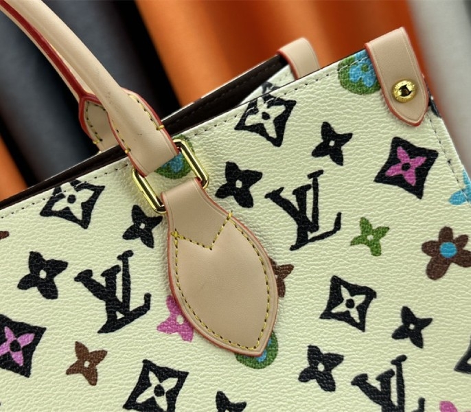 L0vis Vvtt0n Monogram Craggy Onthego MM Tote In Vanilla