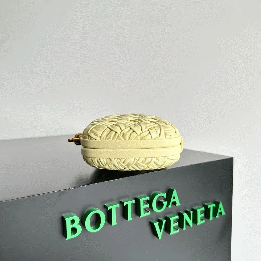Fake B0tt*ga Ven*ta Knot Minaudiere Clutch Ice Cream Foulard
