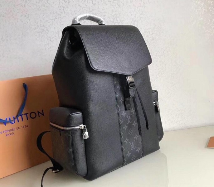 L0vis Vvtt0n Taiga Leather Outdoor Backpack In Eclipse Black