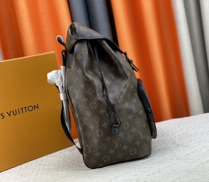 L0vis Vvtt0n Monogram Canvas Montsouris Backpack In Black
