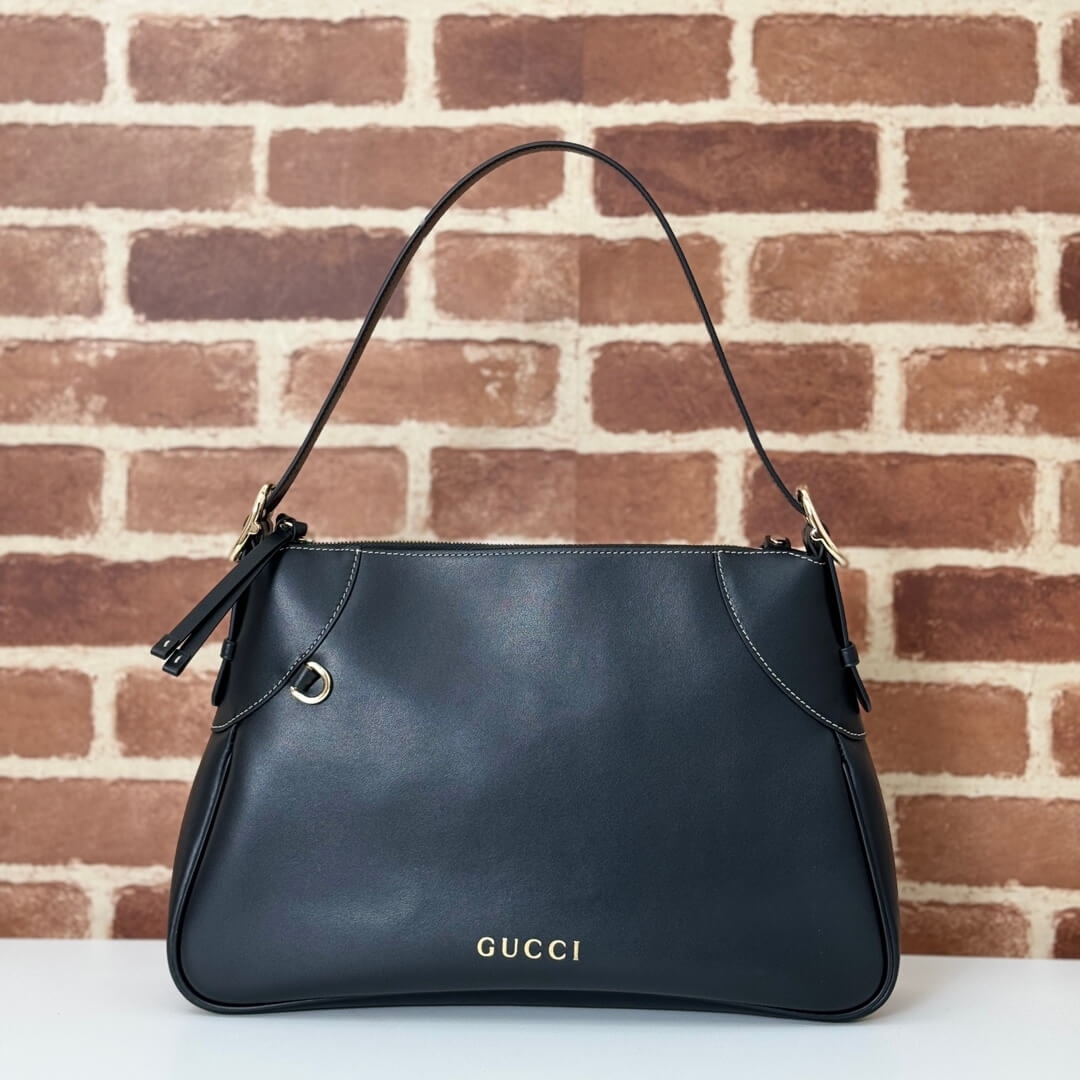 GG Emblem medium shoulder bag