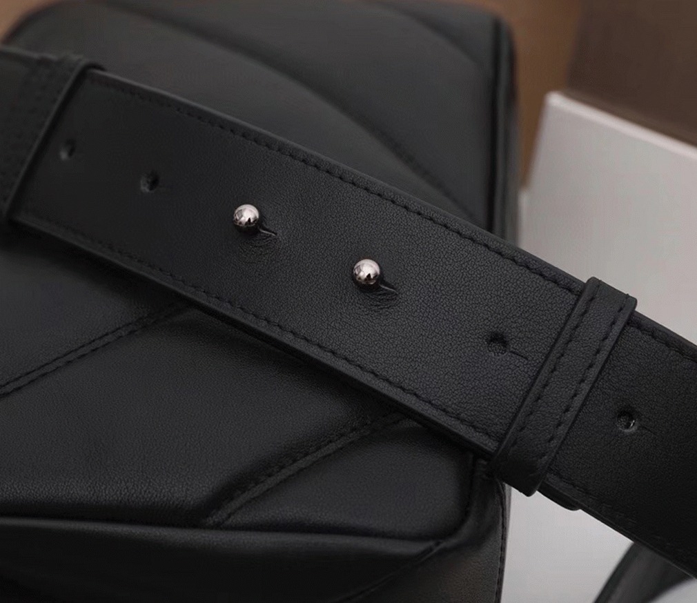 Knockoff Bv1g*ai Serpenti Cabochon Medium Bag Black Calfskin