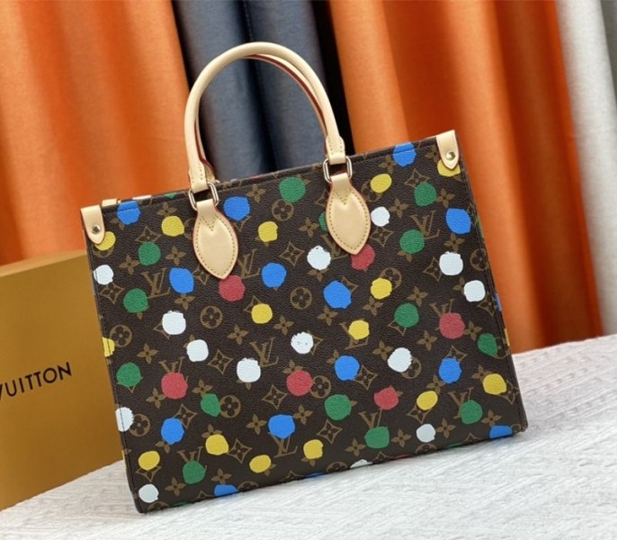 L0vis Vvtt0n X YK Monogram Canvas Onthego MM Tote