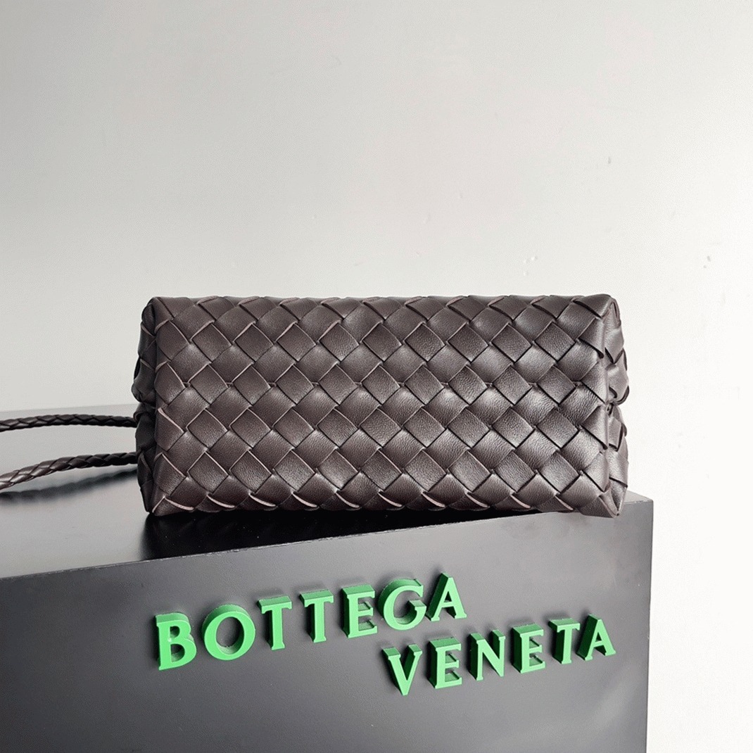 Replica B0tt*ga Ven*ta Small Andiamo Bag Fondant