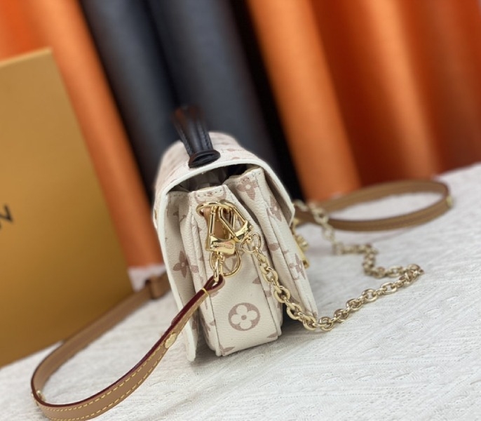 L0vis Vvtt0n Monogram Dune Canvas Metis East West Pochette
