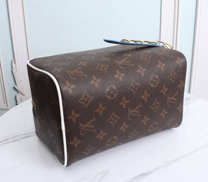 L0vis Vvtt0n X NBA Cloakroom Dopp Kit Bag
