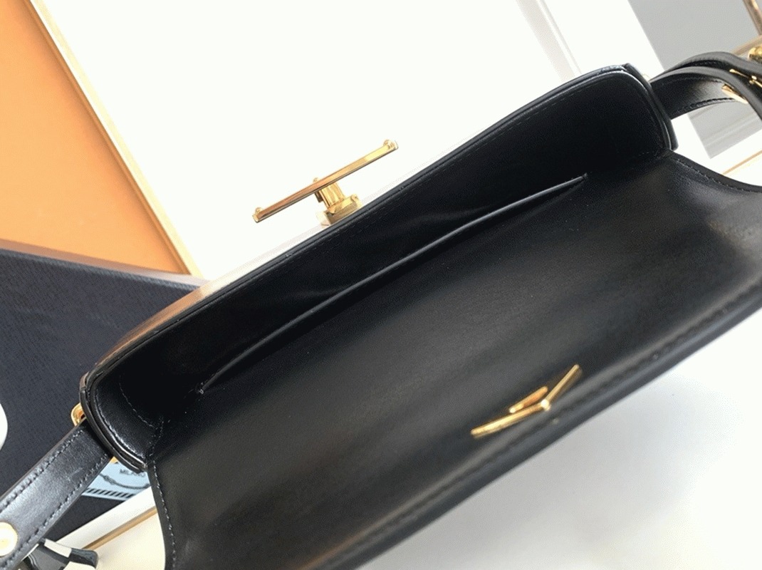 Pra*a Shoulder Bag Replica in Black